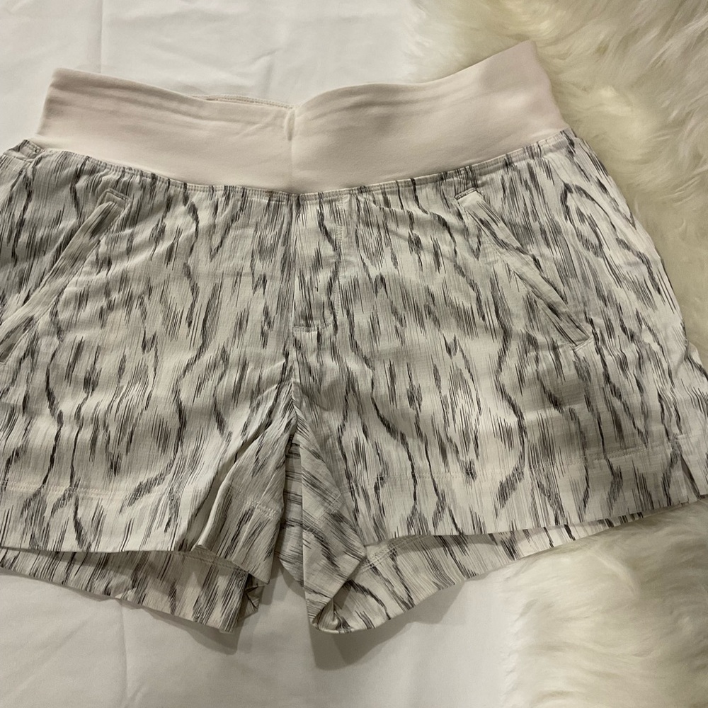 Athleta Trekkie North Short Size 2